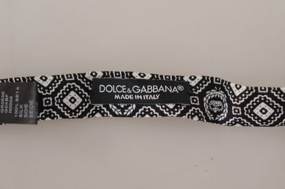 Elegante pajarita de seda negra