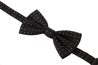 Elegante pajarita de seda negra con lunares