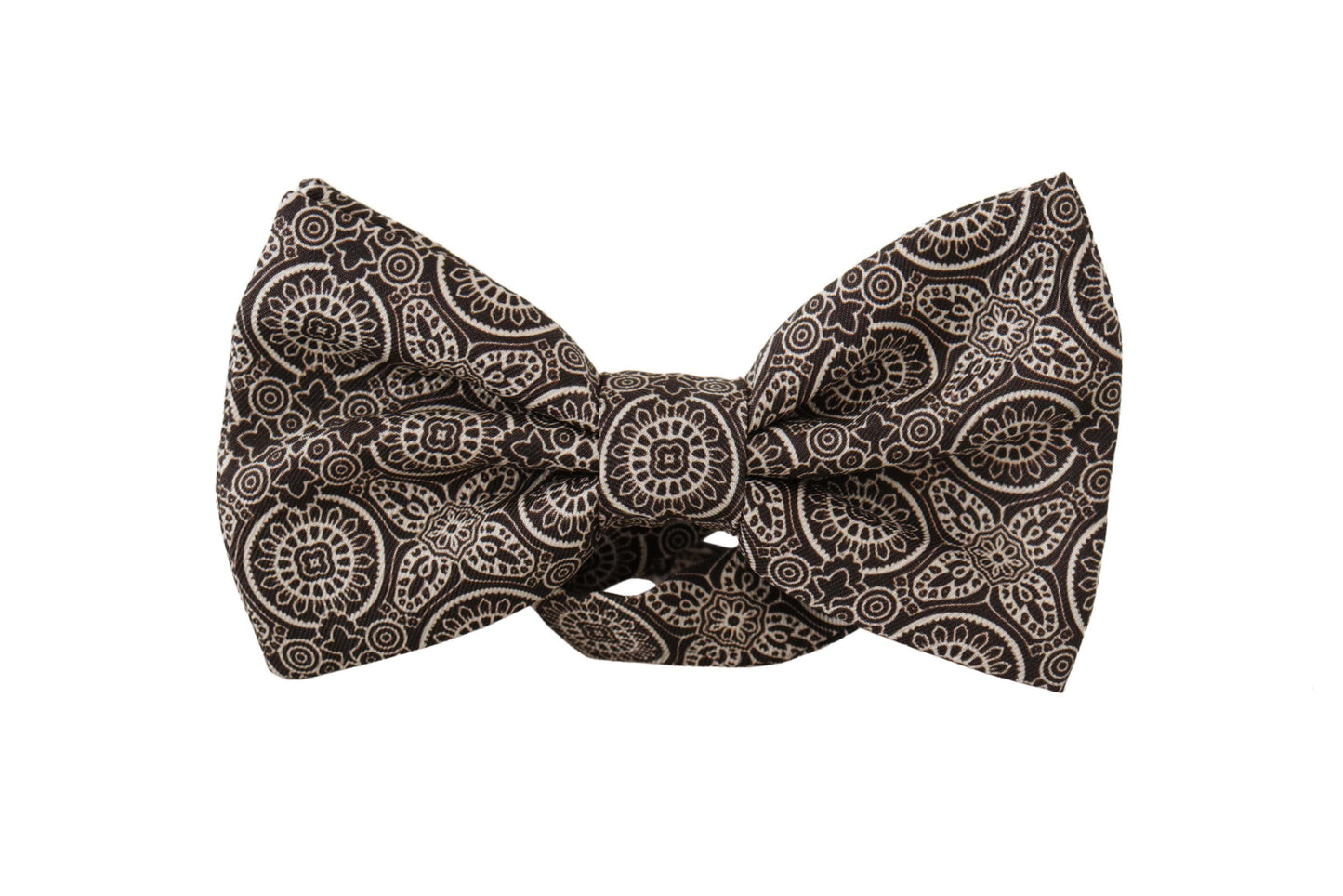 Elegante pajarita de seda blanca y negra