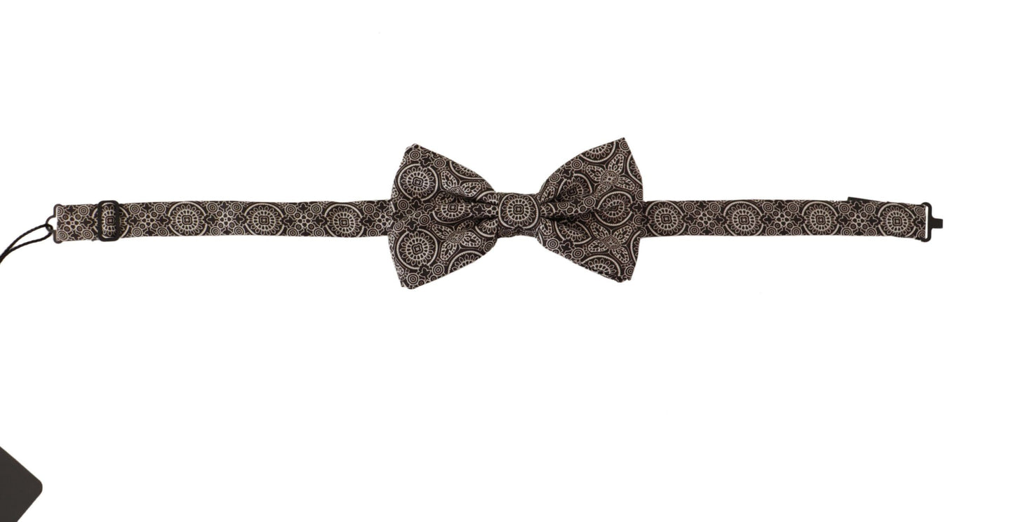Elegante pajarita de seda blanca y negra