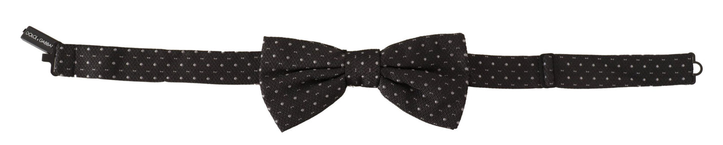 Elegante pajarita de seda con lunares