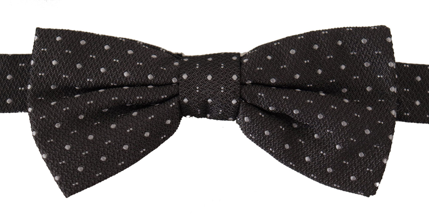 Elegante pajarita de seda con lunares