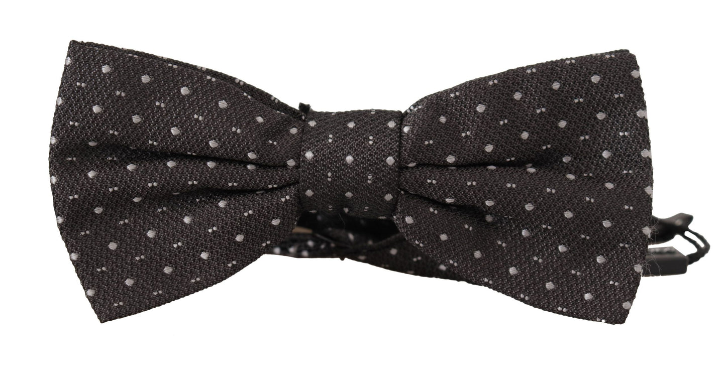 Elegante pajarita de seda con lunares
