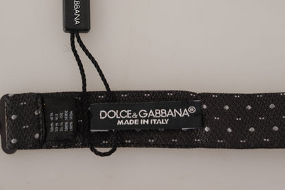 Elegante pajarita de seda con lunares
