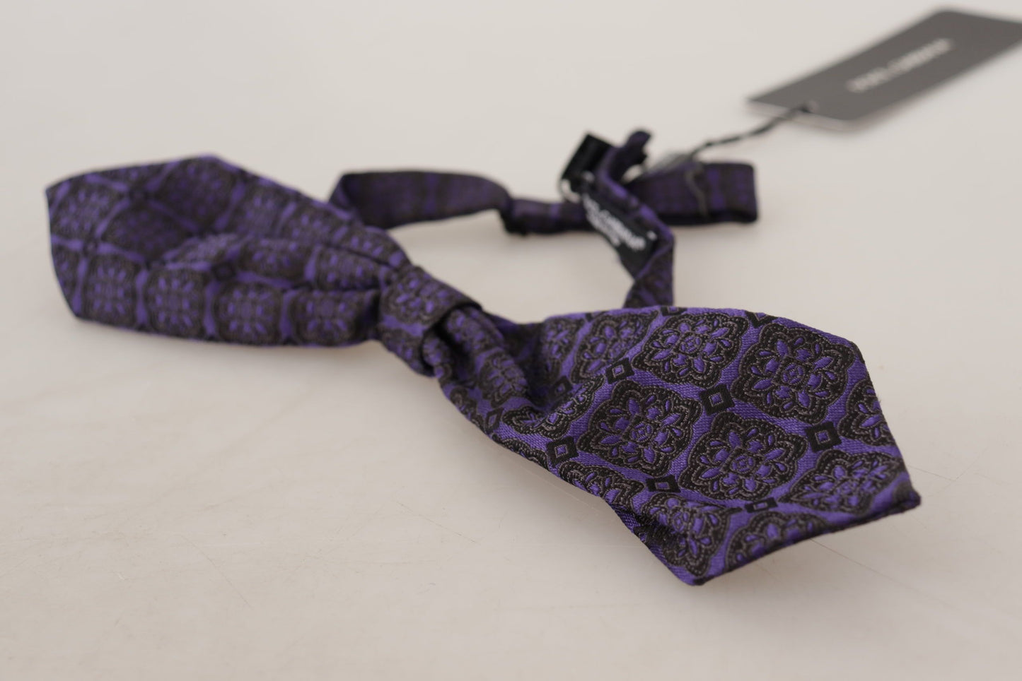 Elegante pajarita de seda geométrica azul