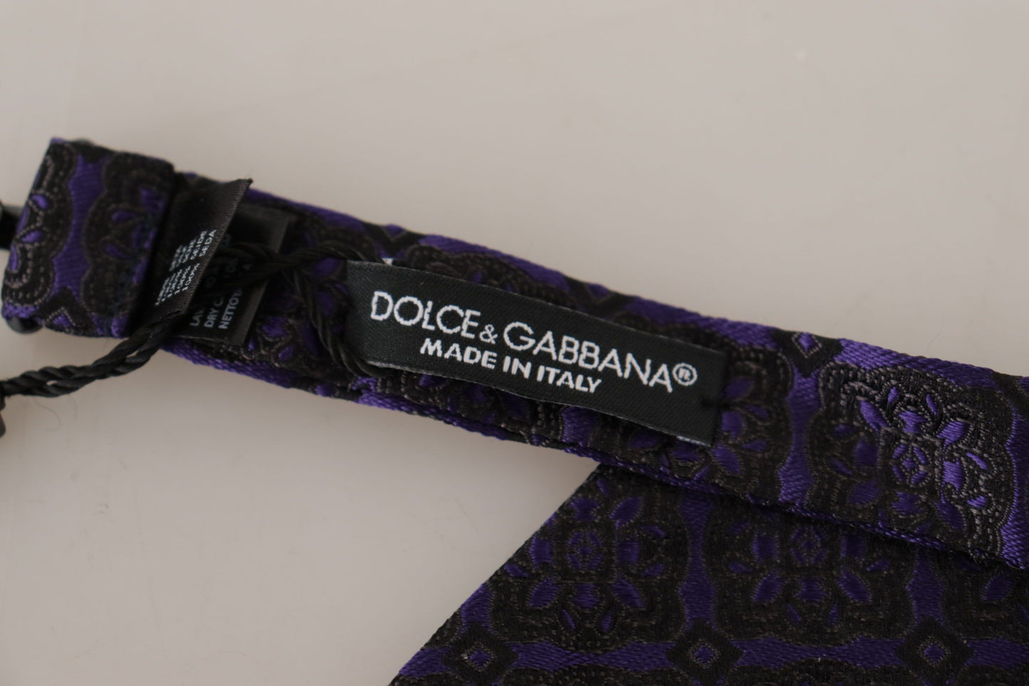 Elegante pajarita de seda geométrica azul