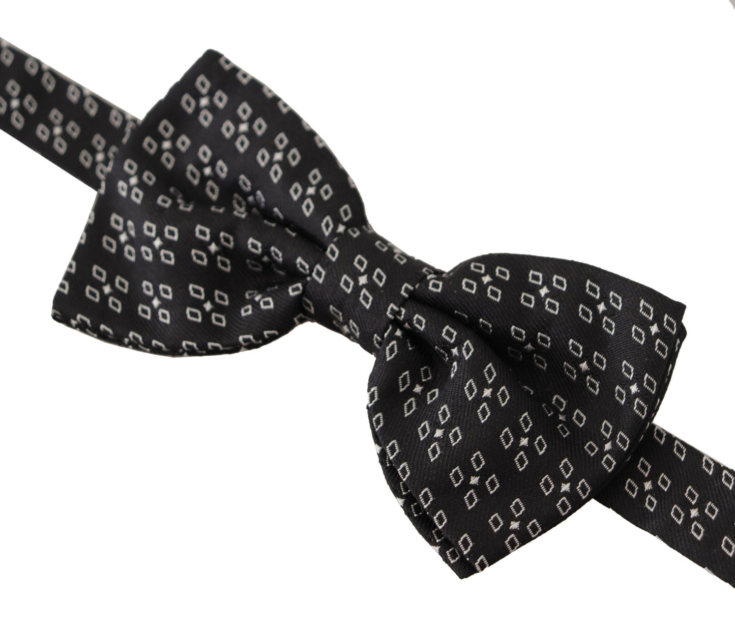 Elegante pajarita de seda con lunares