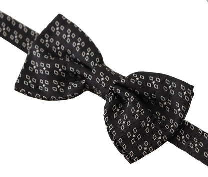 Elegante pajarita de seda con lunares