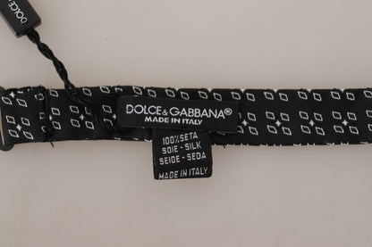 Elegante pajarita de seda con lunares