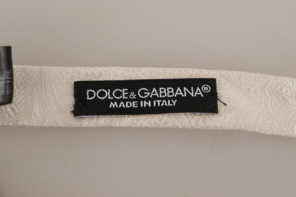 Elegante pajarita de seda blanca