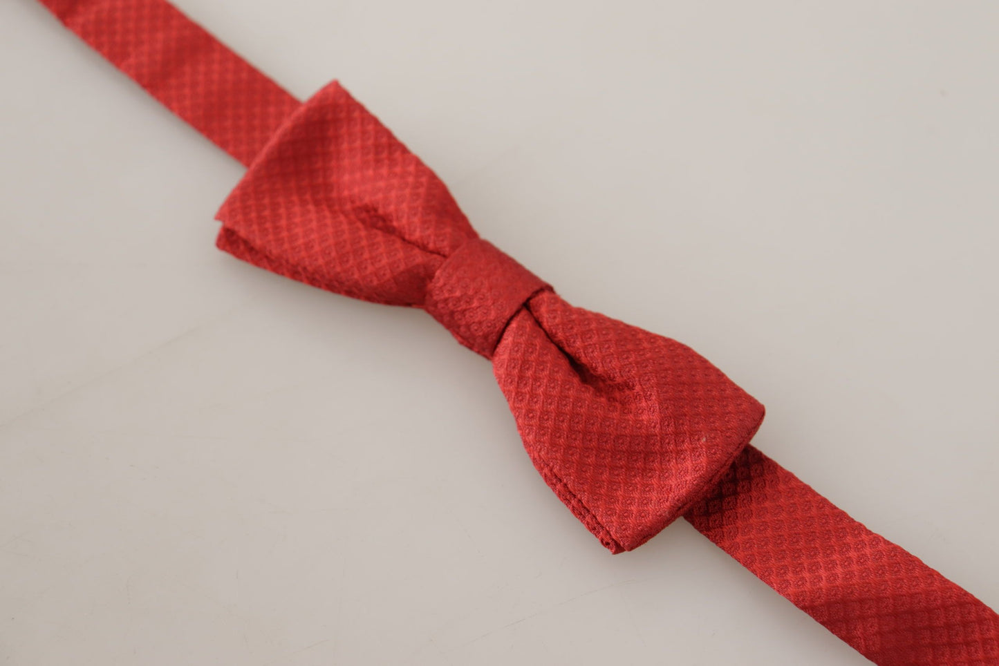elegante pajarita de seda roja
