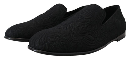 Elegantes mocasines negros de jacquard sin cordones