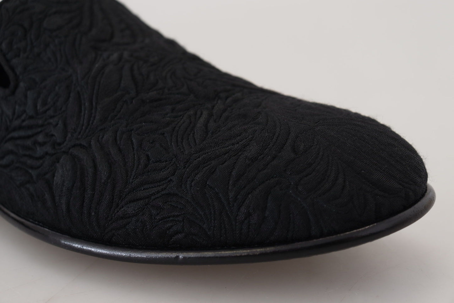 Elegantes mocasines negros de jacquard sin cordones