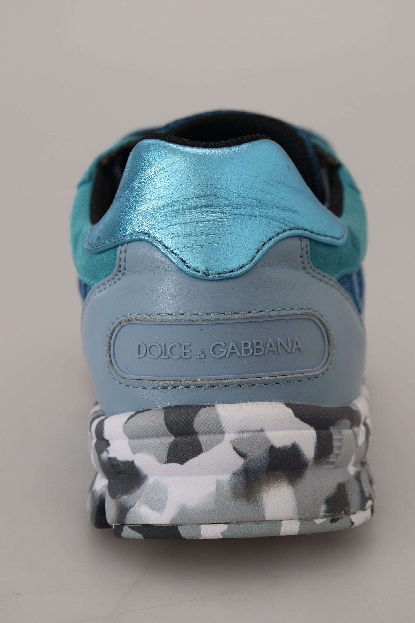 Mejora tu estilo de zapatillas con zapatillas bajas y elegantes