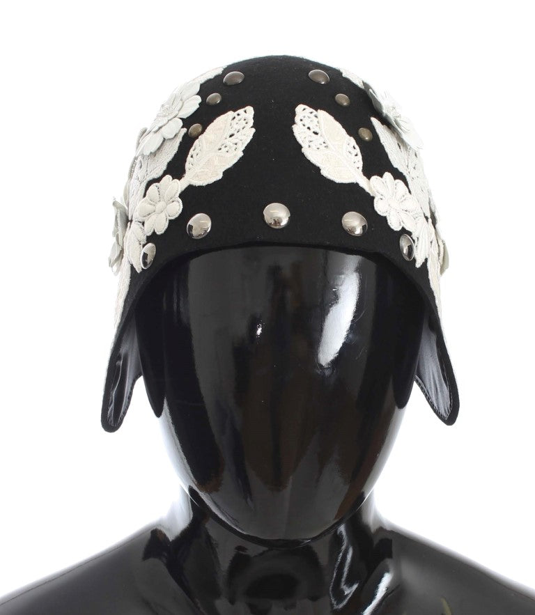 Elegante sombrero cloche de lana con estampado floral negro