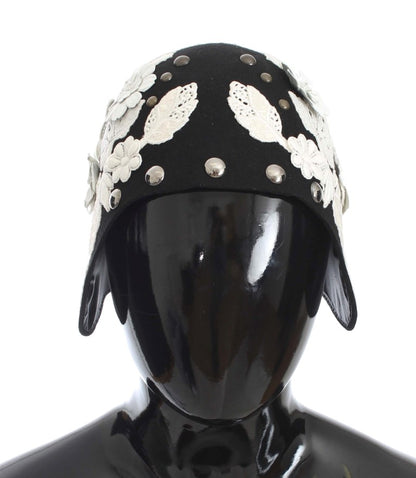 Elegante sombrero cloche de lana con estampado floral negro