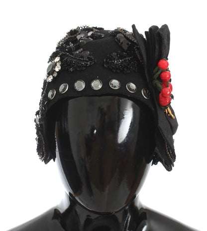 Elegante sombrero cloche negro adornado con cristales