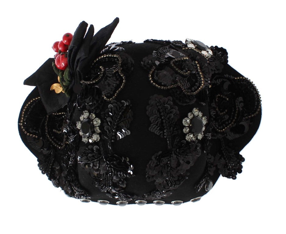 Elegante sombrero cloche negro adornado con cristales