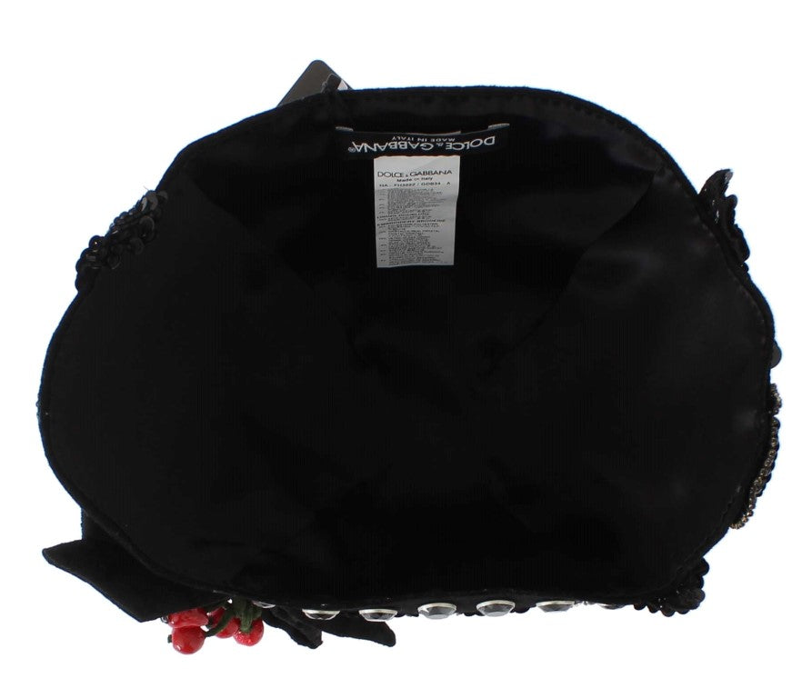 Elegante sombrero cloche negro adornado con cristales