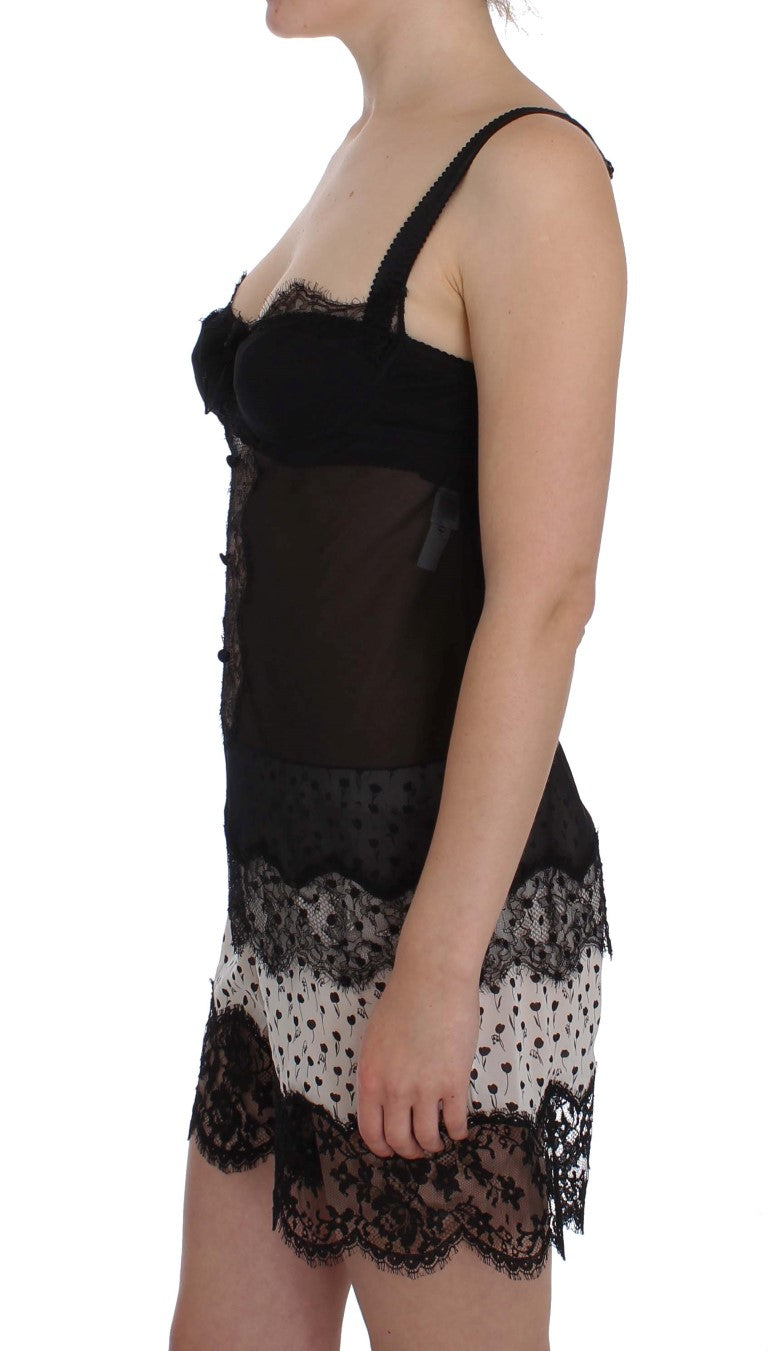 Elegante camisón babydoll de seda con encaje floral