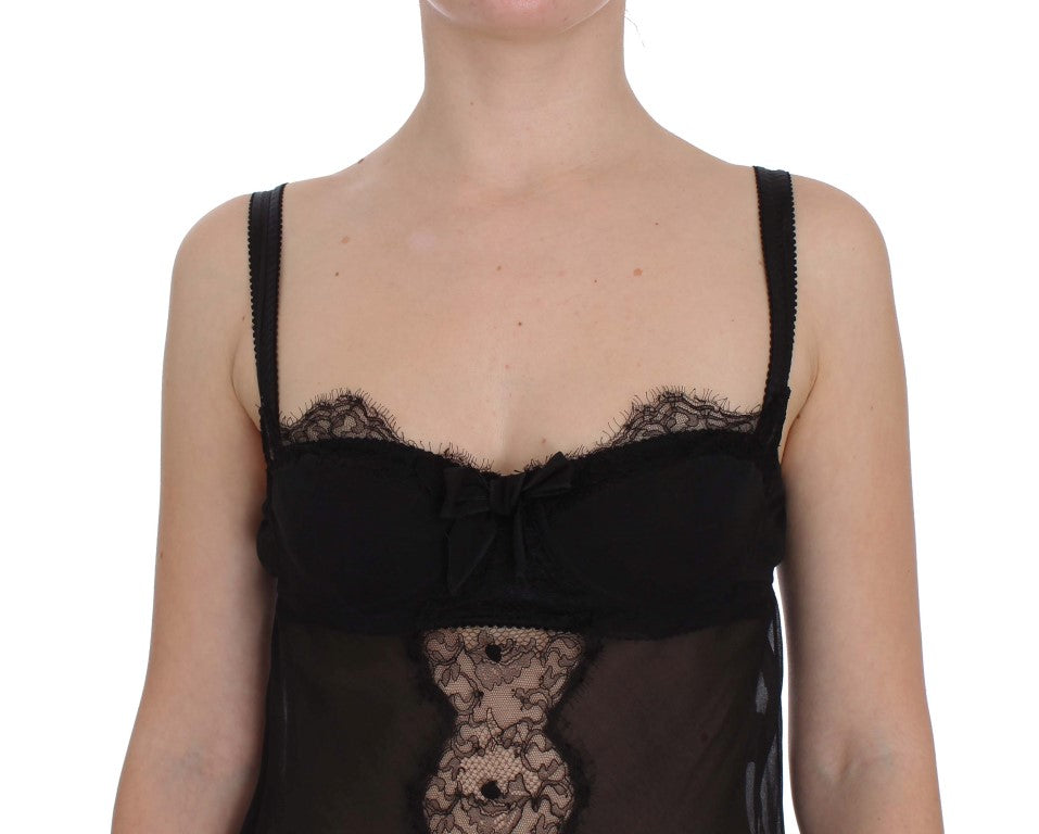 Elegante camisón babydoll de seda con encaje floral