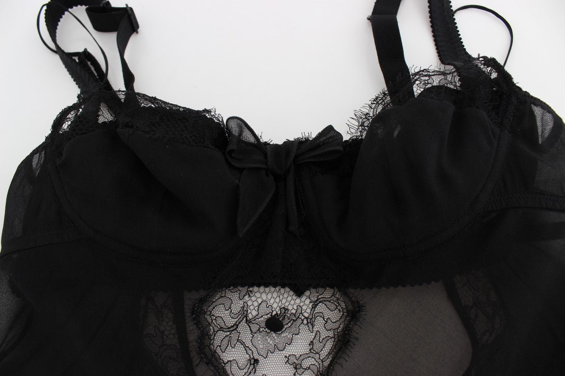 Elegante camisón babydoll de seda con encaje floral
