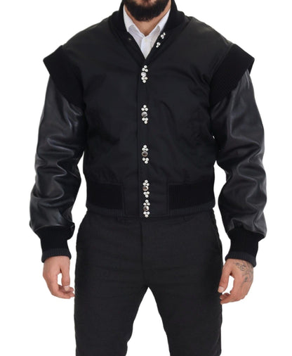 Elegante chaqueta bomber negra adornada con cristales