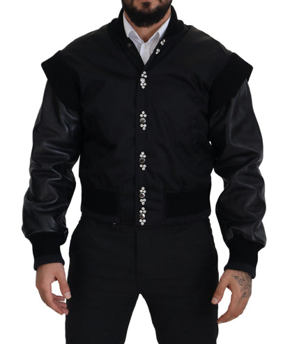 Elegante chaqueta bomber negra adornada con cristales