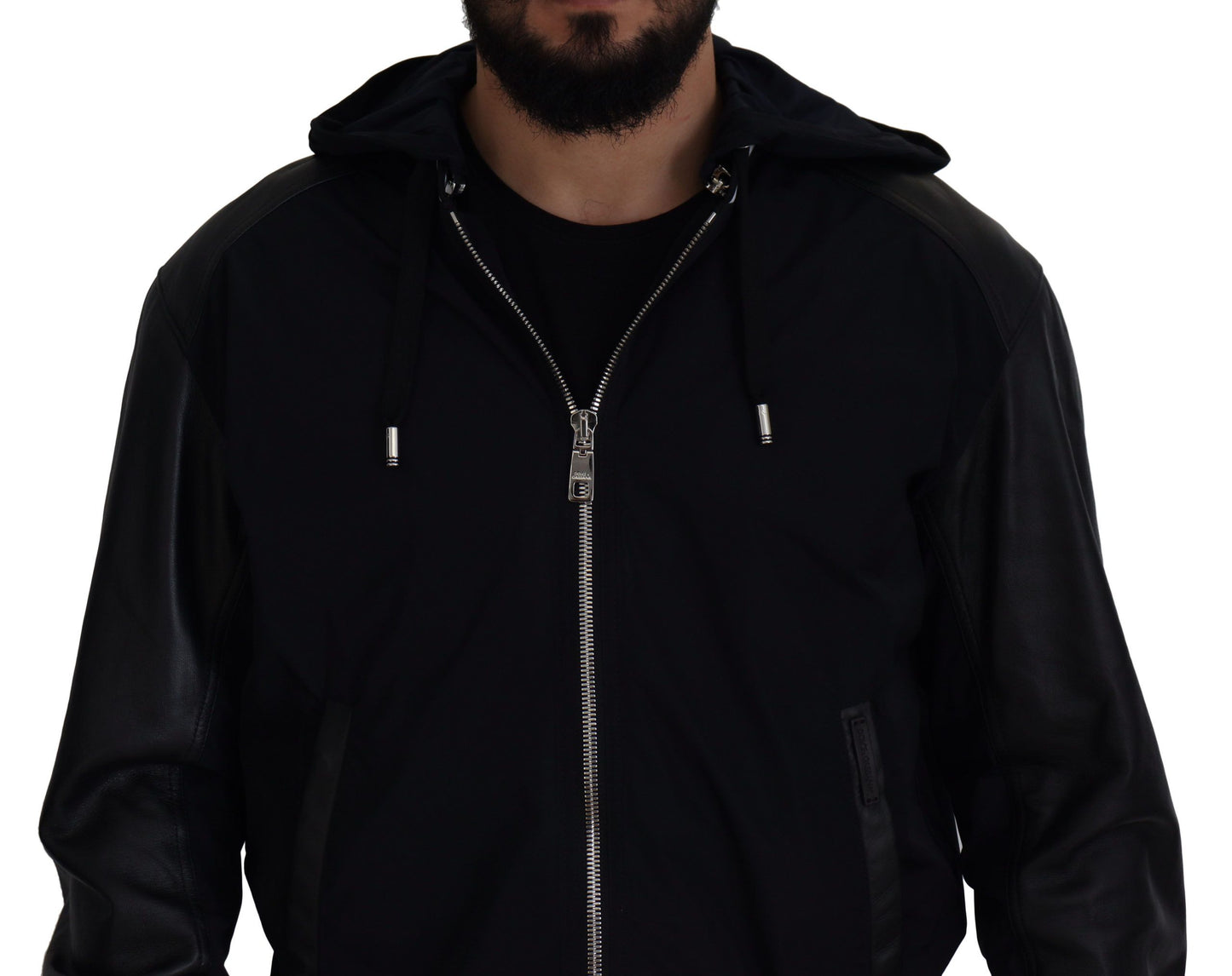Elegante chaqueta bomber negra