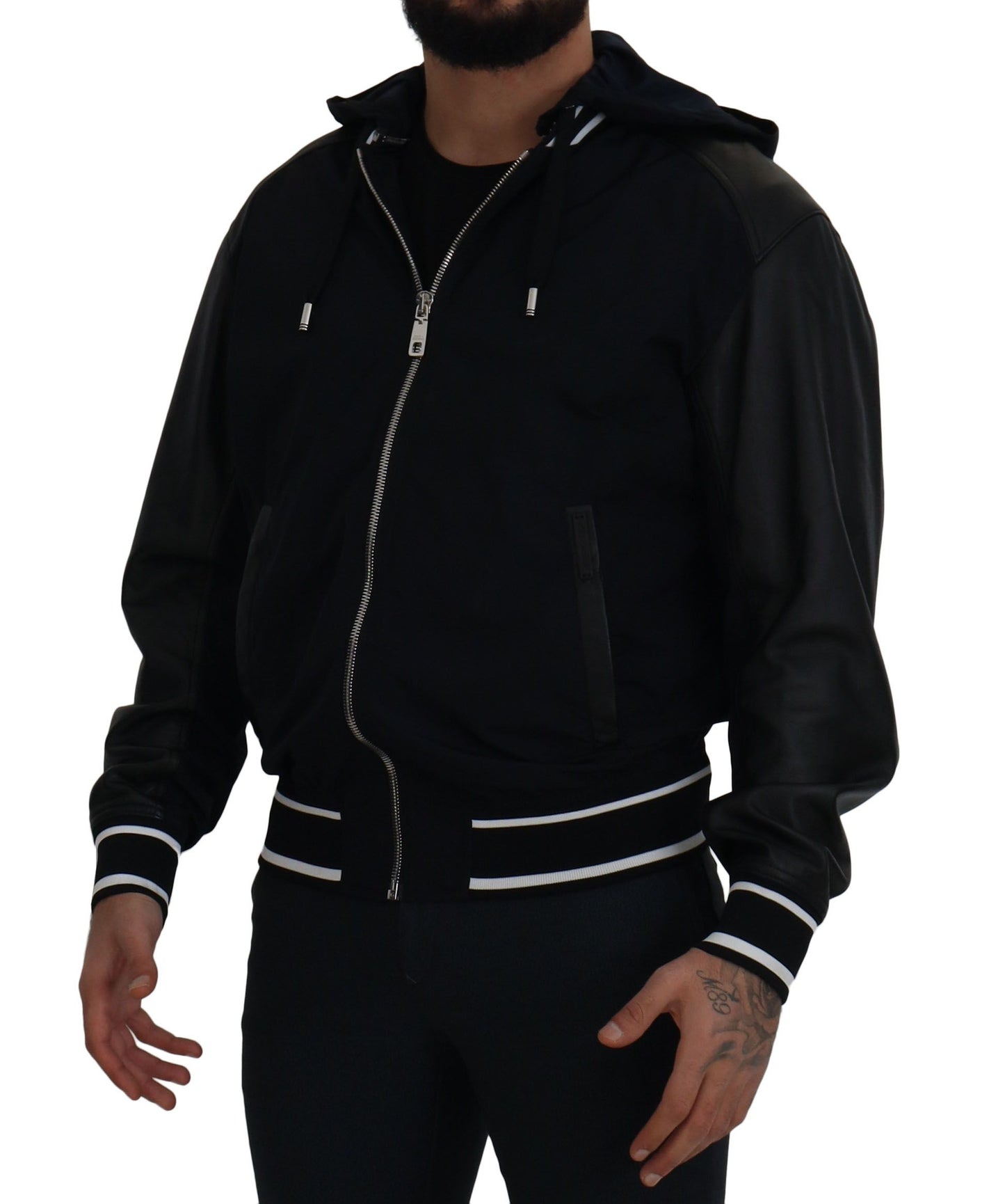 Elegante chaqueta bomber negra