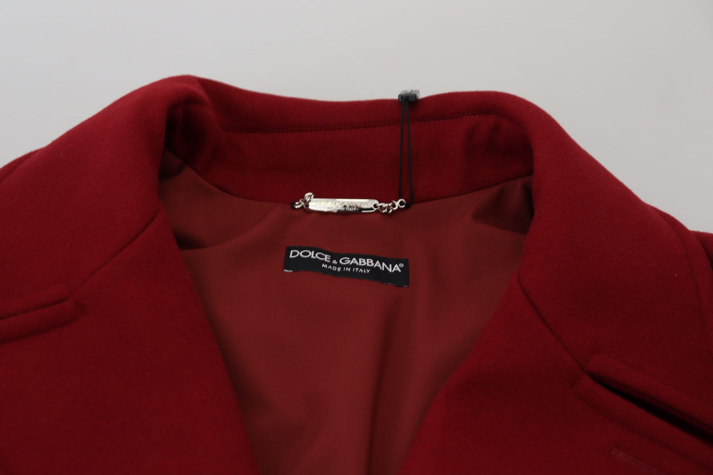 Elegante chaqueta roja cruzada de lana