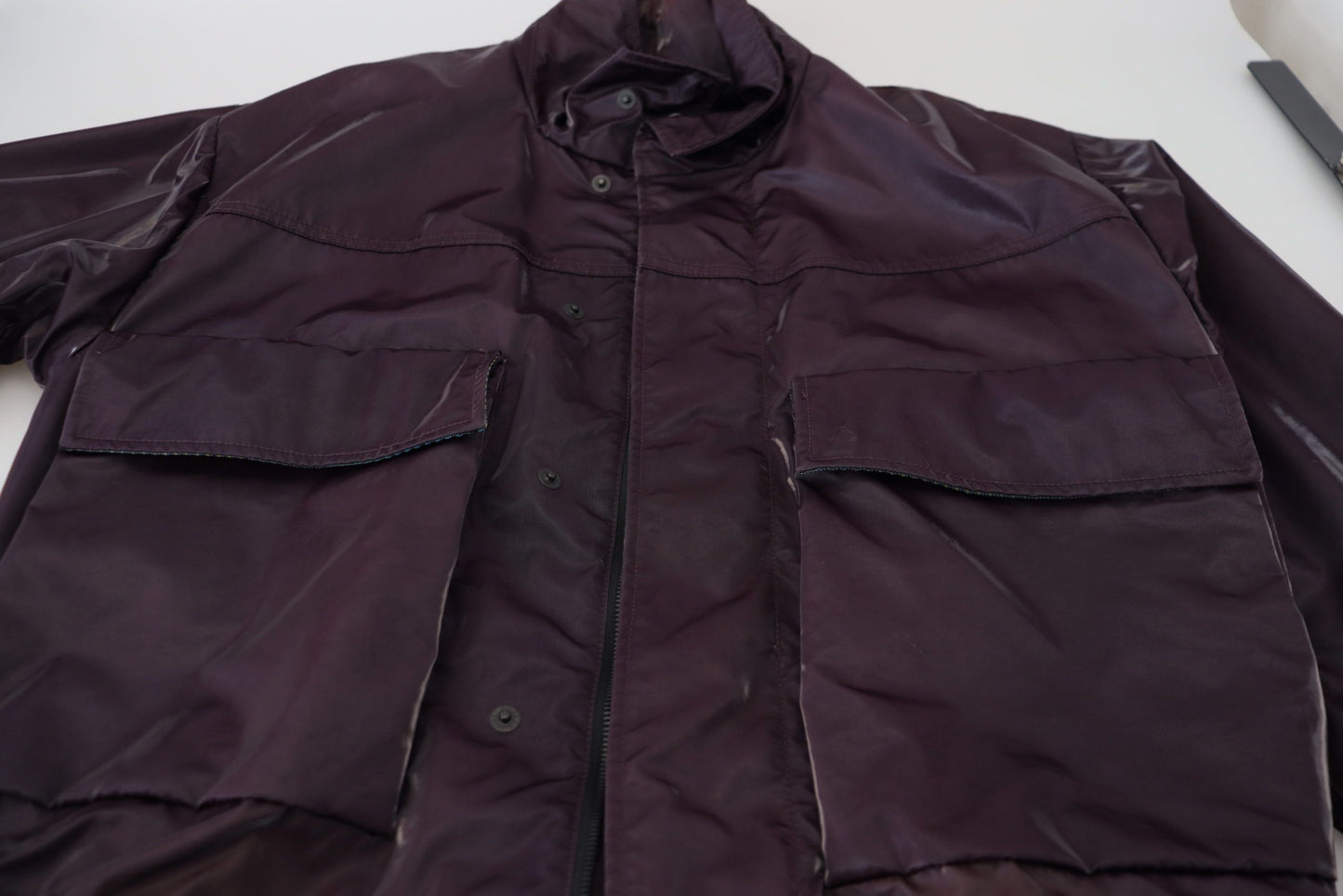 Elegante chaqueta de motociclista morada