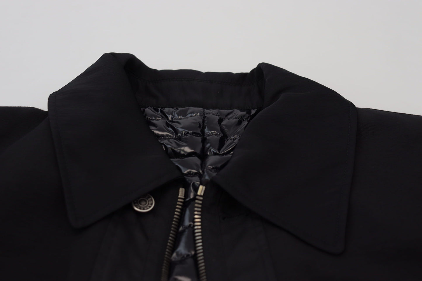 Chaqueta elegante de mezcla de lana negra con cremallera completa