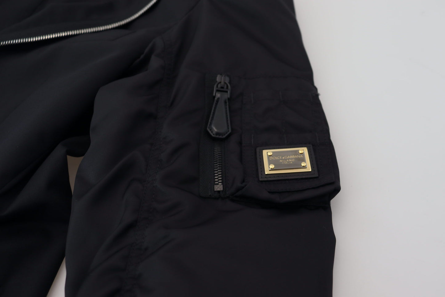 Elegante chaqueta negra de lana virgen