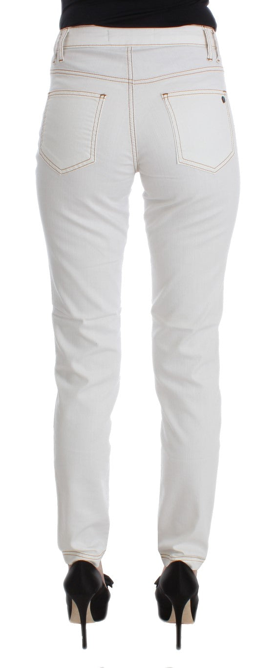 Denim blanco chic de corte entallado