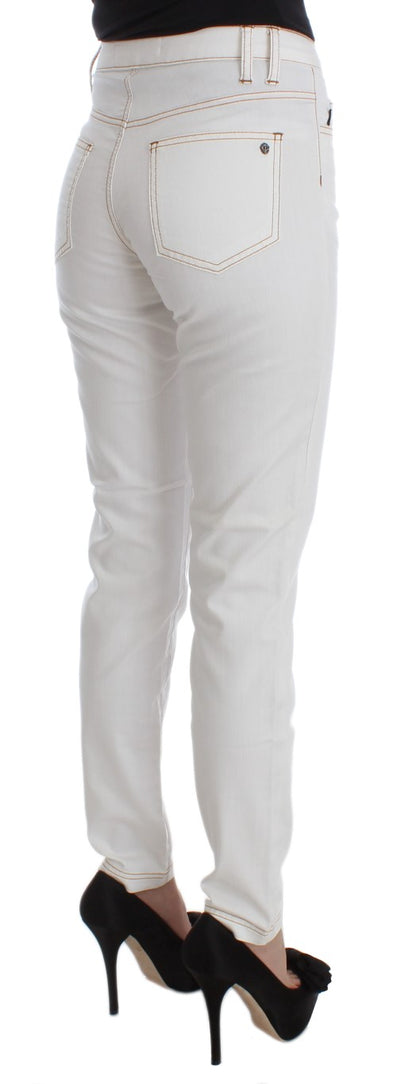 Denim blanco chic de corte entallado