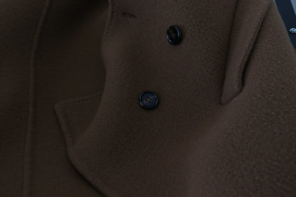 Elegante chaqueta marrón cruzada
