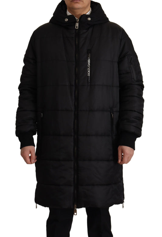 Elegante chaqueta de invierno tipo parka negra con capucha