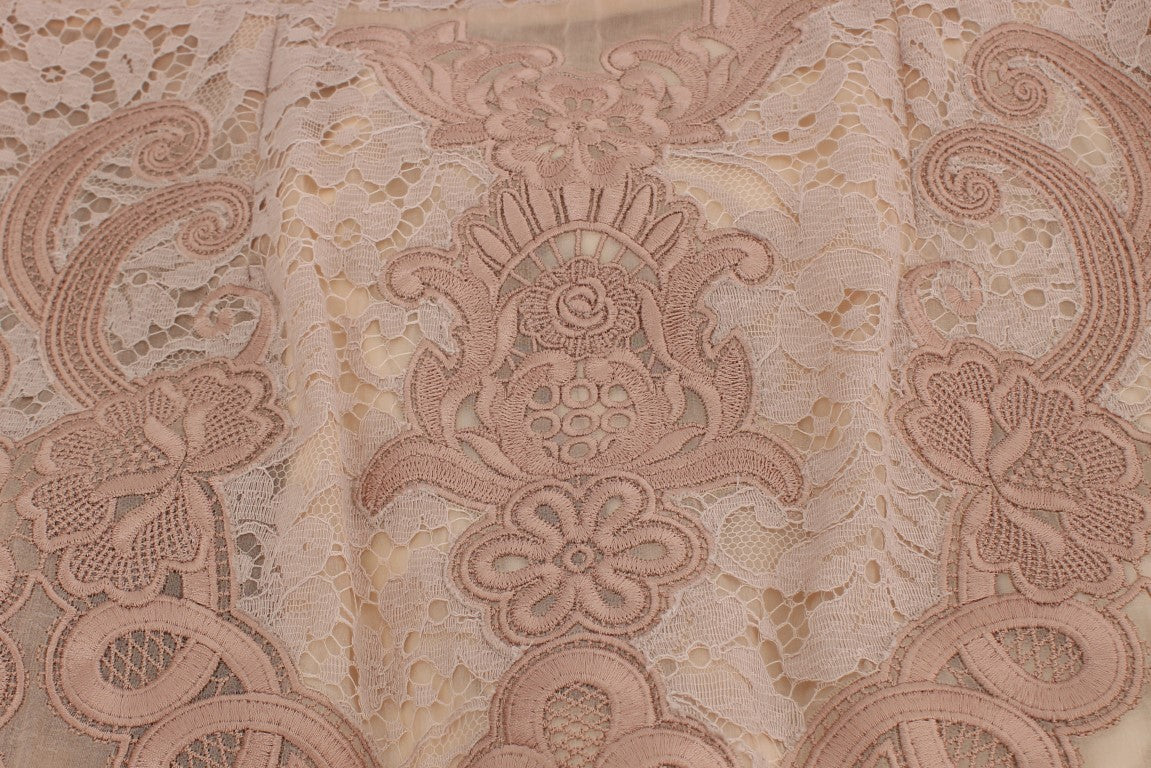 Elegante vestido recto con bordado de encaje rosa
