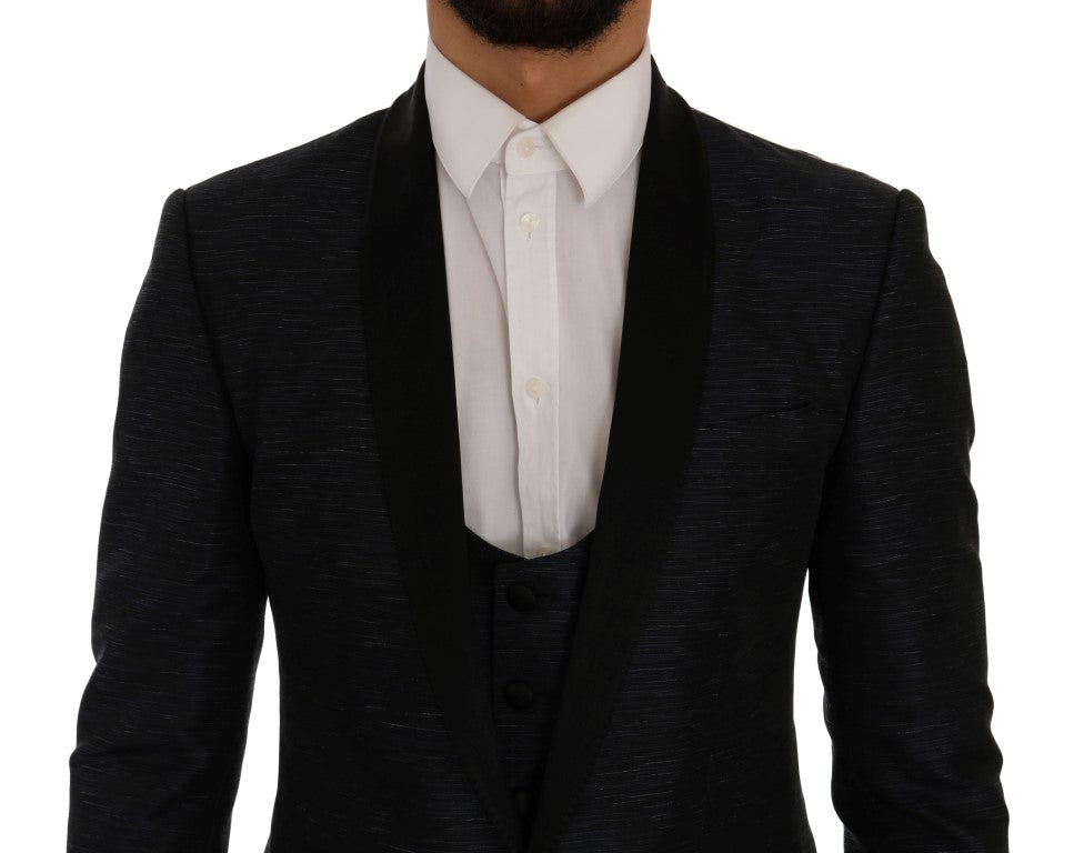 Elegante conjunto de traje azul y negro de corte entallado