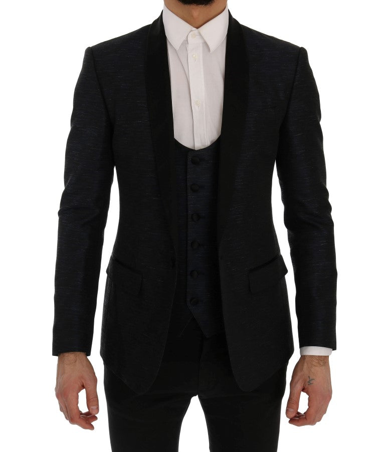 Elegante conjunto de traje azul y negro de corte entallado