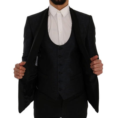 Elegante conjunto de traje azul y negro de corte entallado
