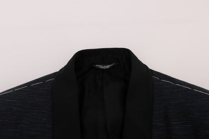 Elegante conjunto de traje azul y negro de corte entallado