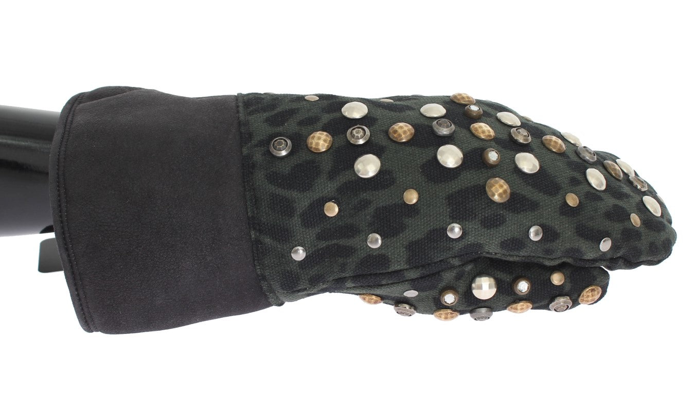 Elegantes guantes de piel de oveja gris con tachuelas
