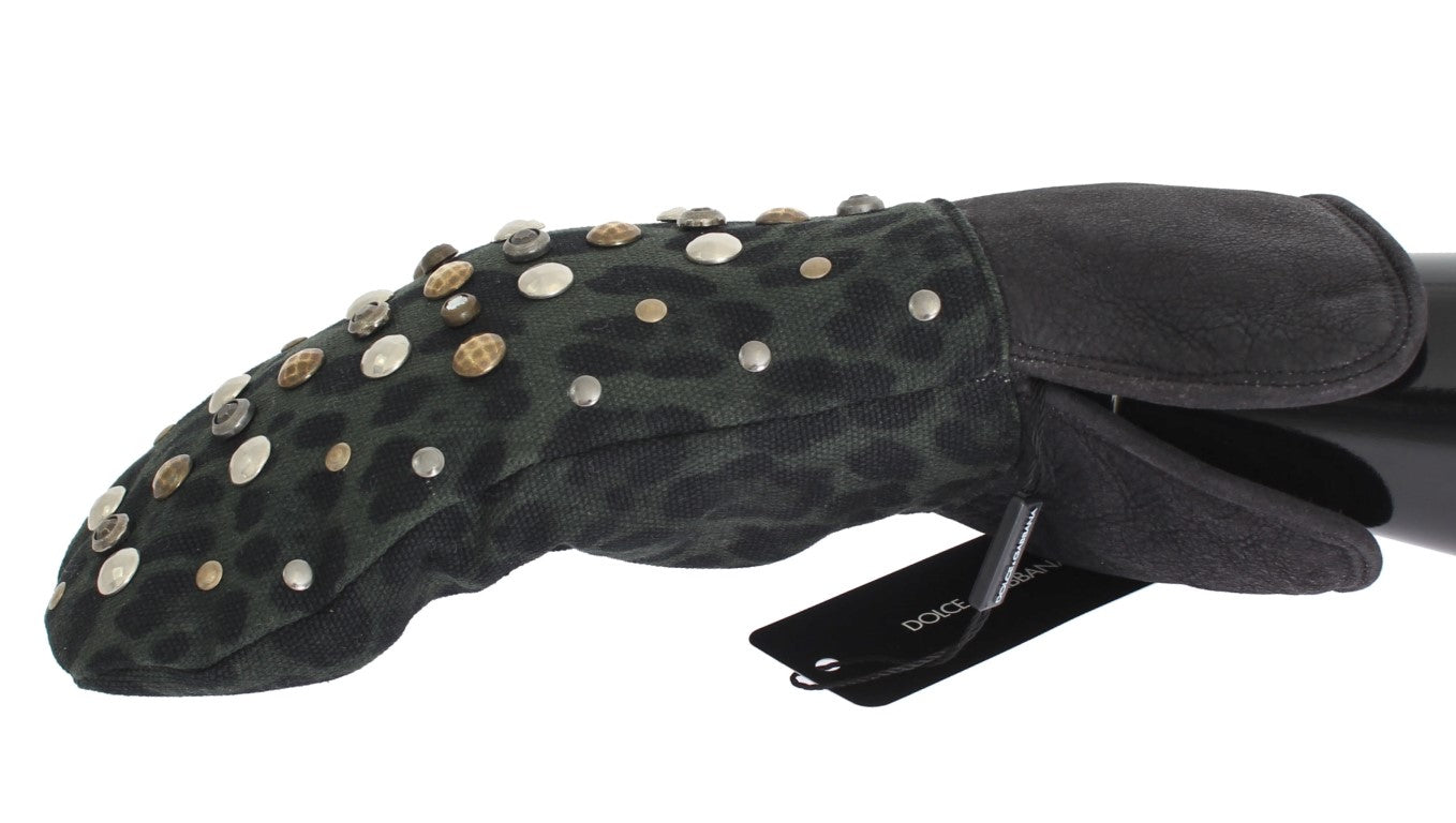 Elegantes guantes de piel de oveja gris con tachuelas