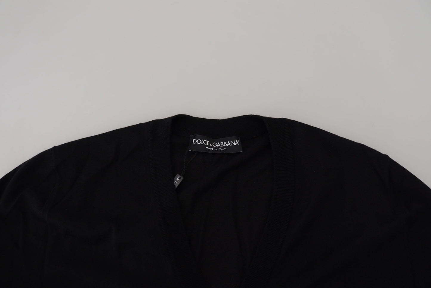 Elegante cárdigan negro de lana con botones