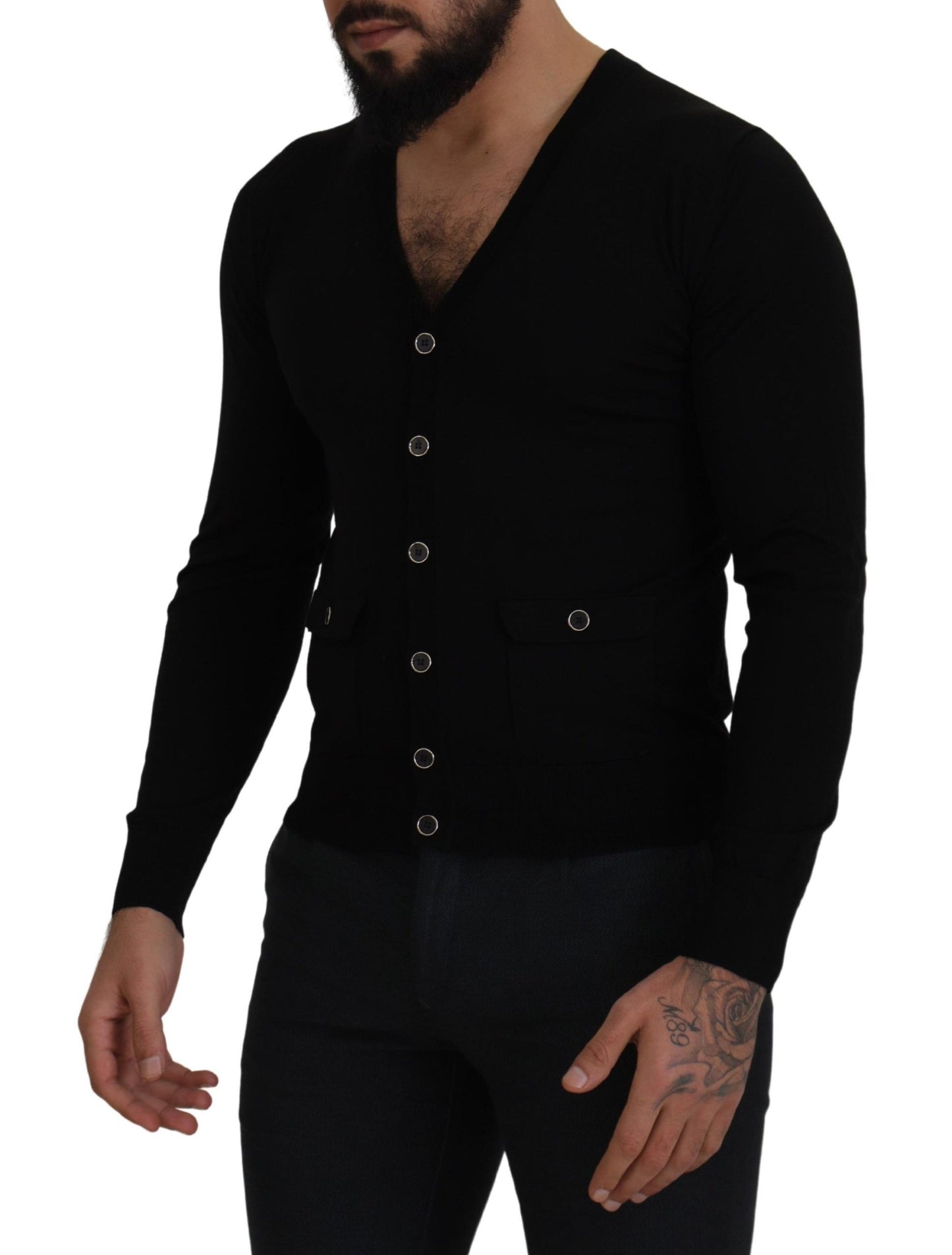 Elegante cárdigan negro de lana con botones