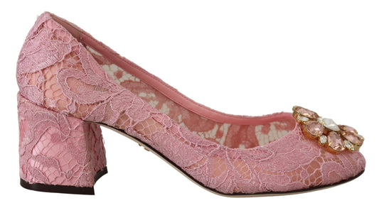 Zapatos de tacón con encaje rosa pastel y adornos de cristales