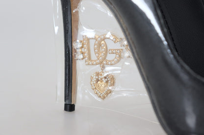 Elegantes tacones con detalles dorados y negros