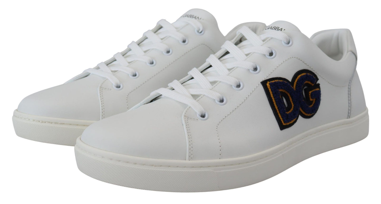 Elegantes zapatillas blancas de piel para hombre